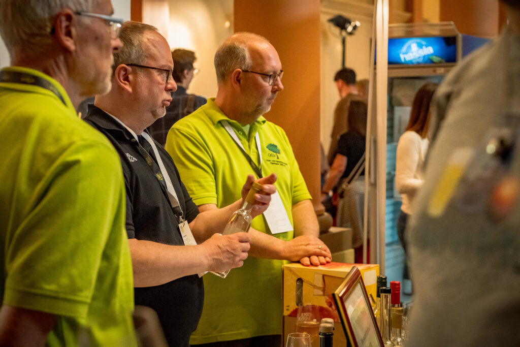 Michael, Jörg und Dietmar präsentieren unsere Produkte ©Cider World Frankfurt - Fotografin: Gina Hartwich