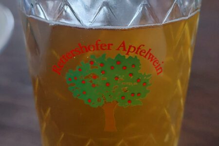 Goldenes Stöffsche
